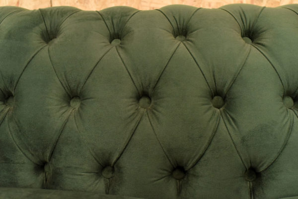 Detalle Capitone sofa Chester Pana Verde